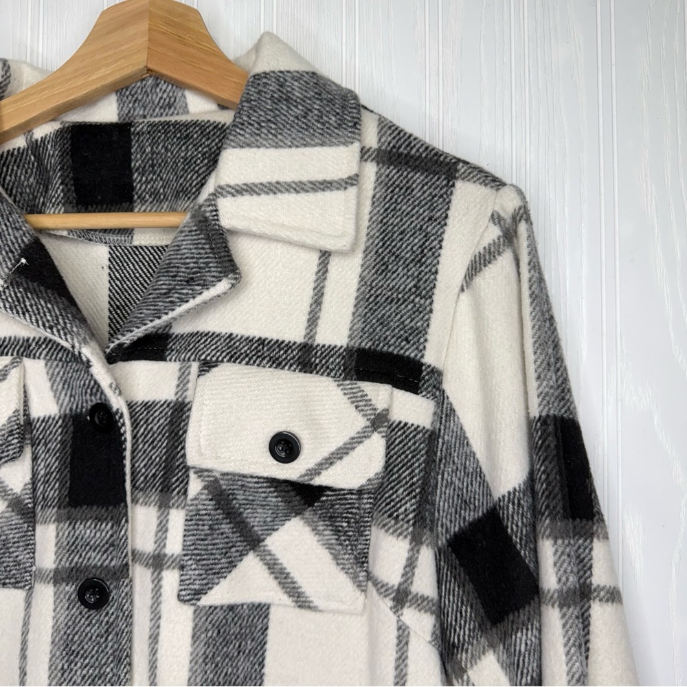 Black & white Buffalo plaid cropped Shacket size Large Shein - Picture 3 of 8